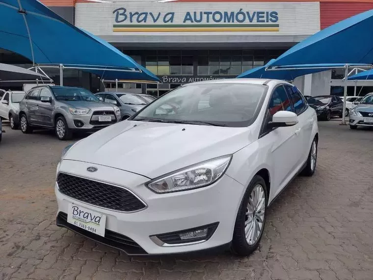 Ford Focus Branco 11