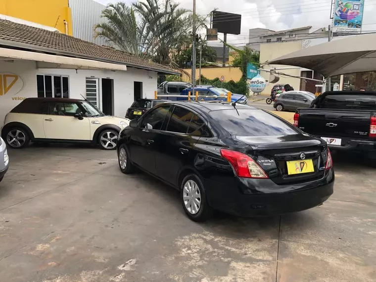 Nissan Versa Preto 9