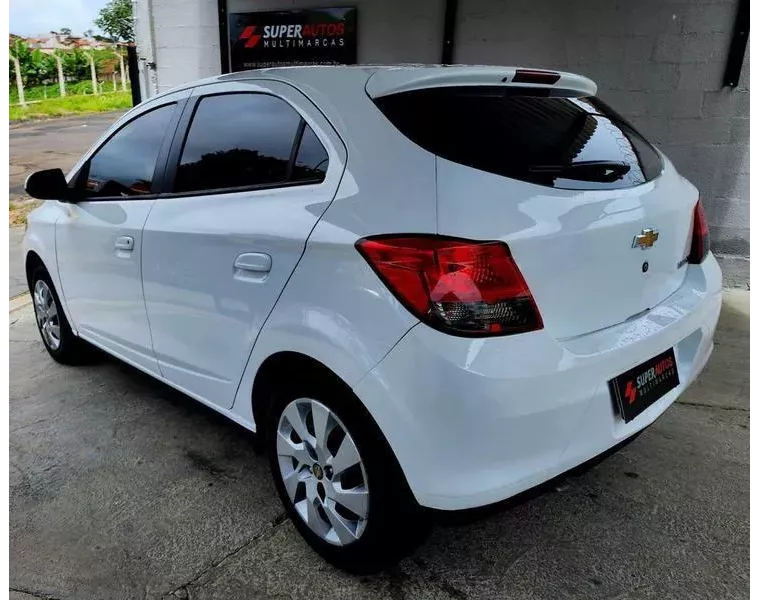 Chevrolet Onix Branco 1