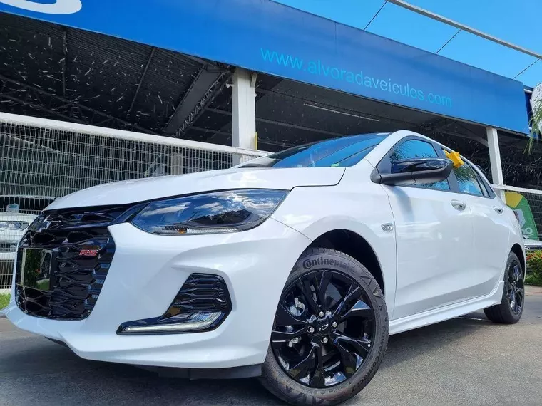 Chevrolet Onix Branco 9