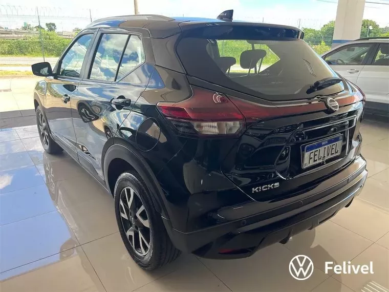 Nissan Kicks Preto 6