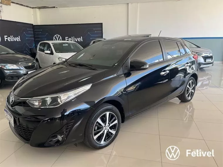 Toyota Yaris Preto 1