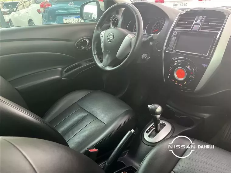 Nissan Versa Prata 17