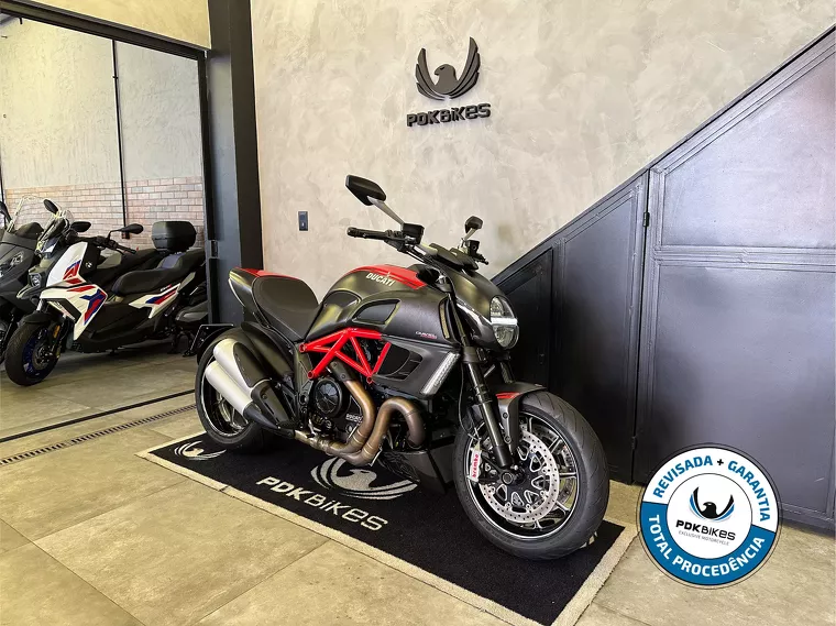 Ducati Diavel Vermelho 1