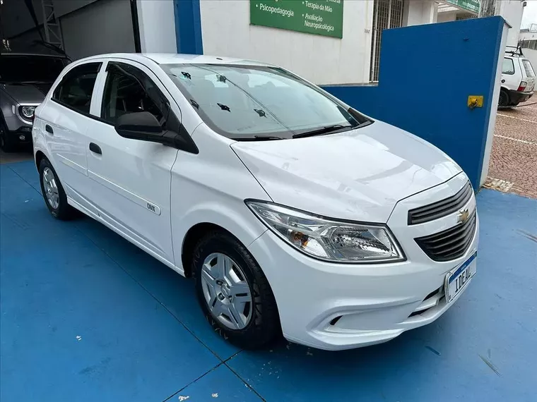 Chevrolet Onix Branco 6