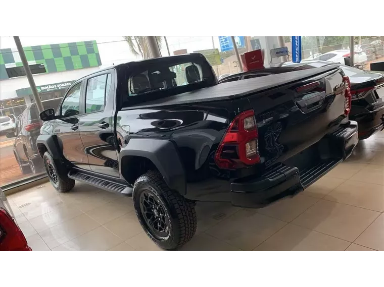 Toyota Hilux Preto 6