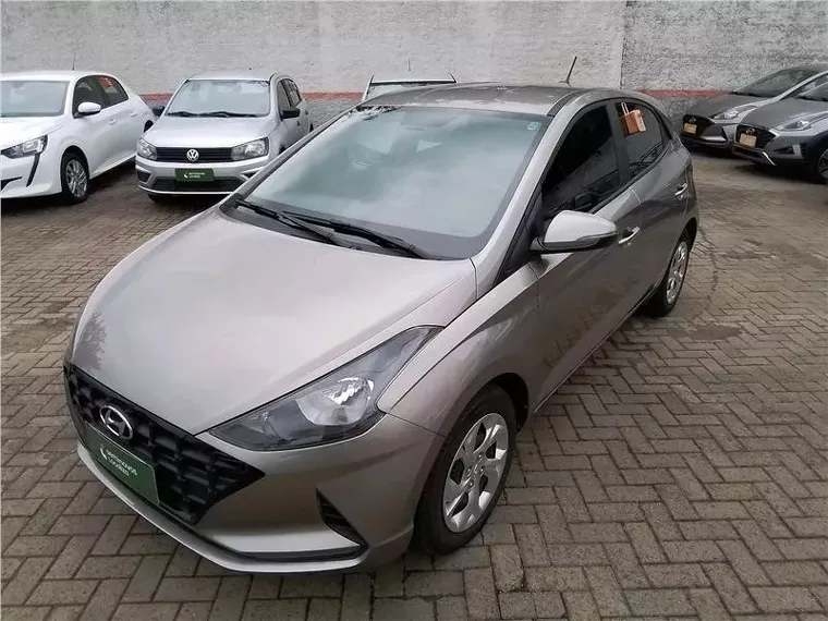 Hyundai HB20 Prata 16