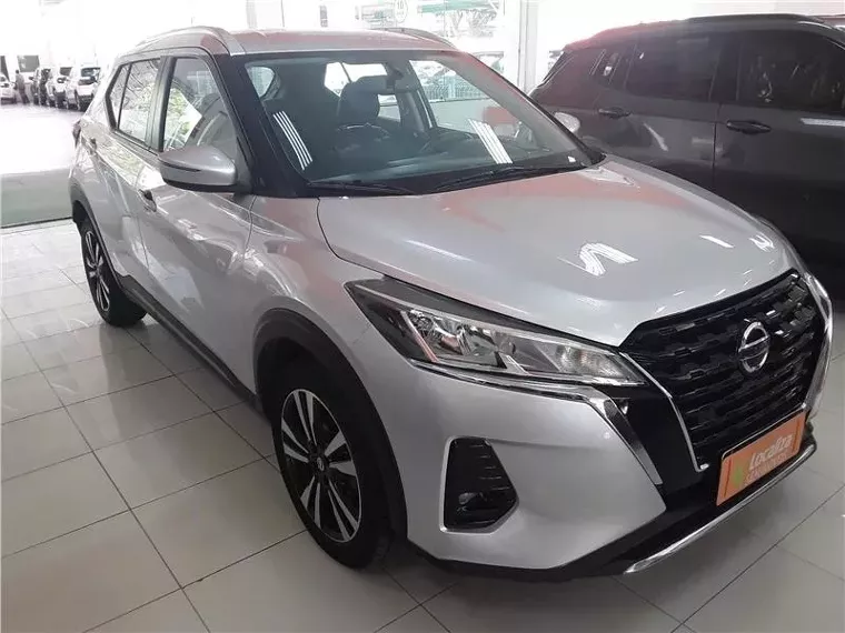 Nissan Kicks Prata 6