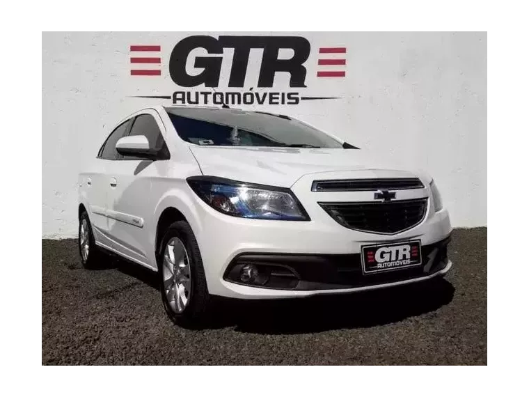 Chevrolet Prisma Branco 5