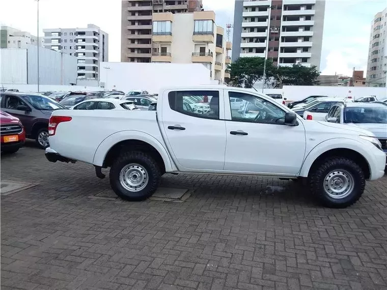 Mitsubishi L200 Triton Branco 1