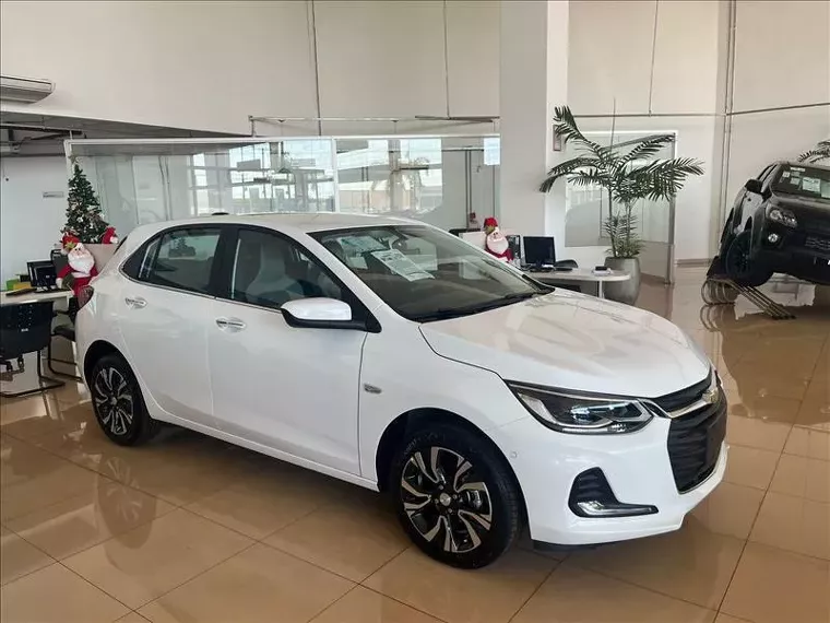 Chevrolet Onix Branco 2