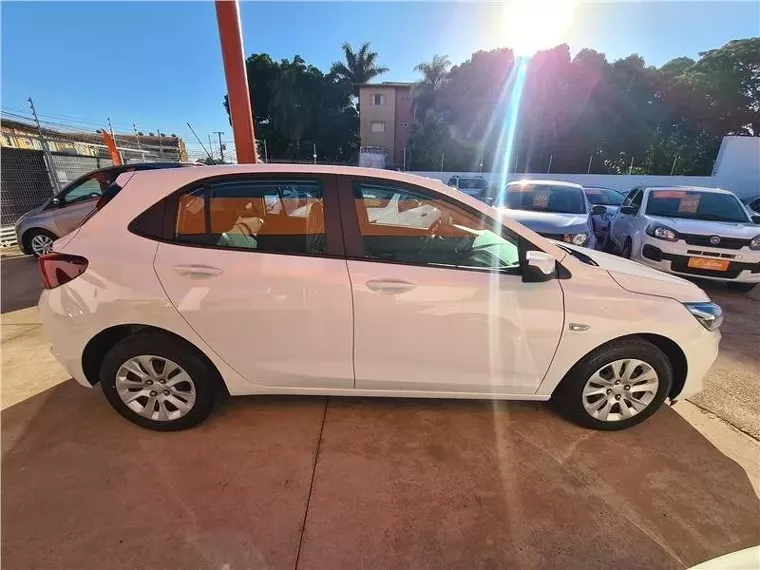 Chevrolet Onix Branco 7