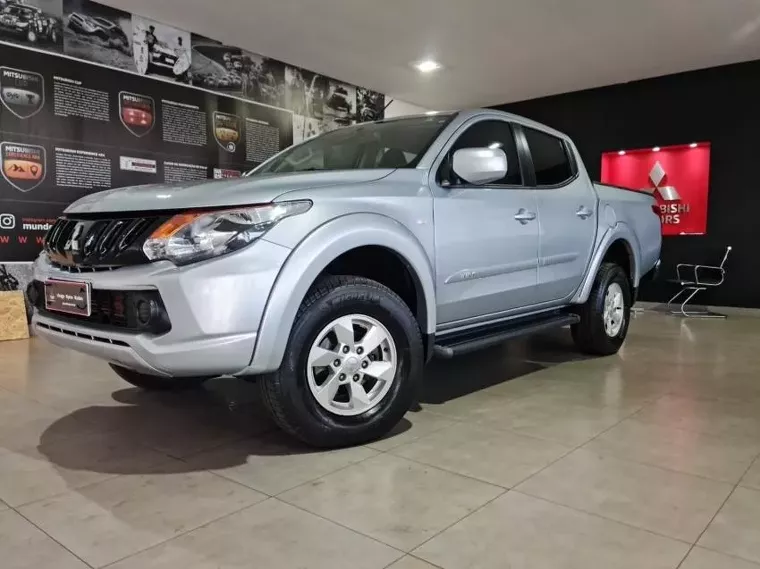 Mitsubishi L200 Triton Prata 13