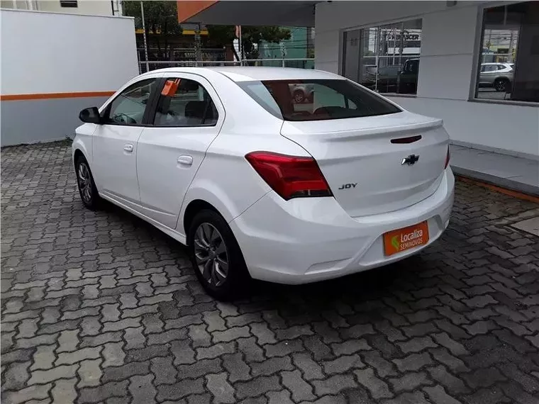 Chevrolet Onix Branco 7