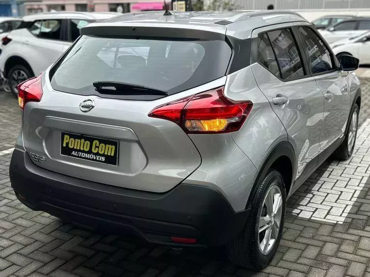 Nissan Kicks Prata 13