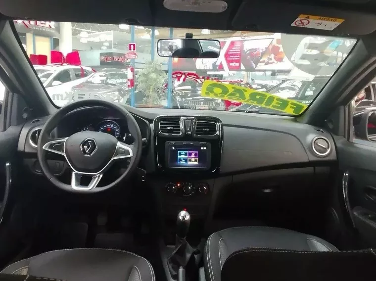 Renault Logan Cinza 12