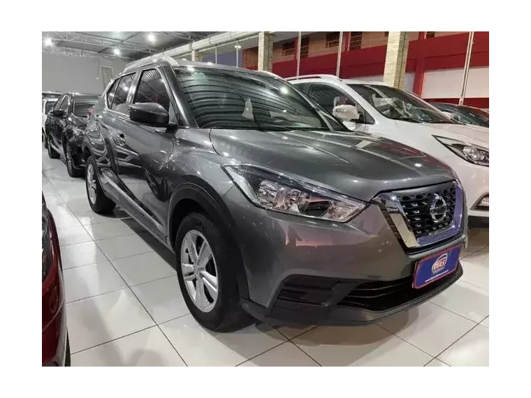 Nissan Kicks Cinza 1