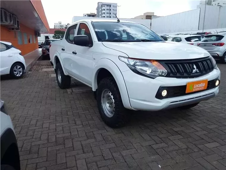 Mitsubishi L200 Triton Branco 2