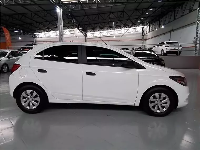 Chevrolet Onix Branco 6