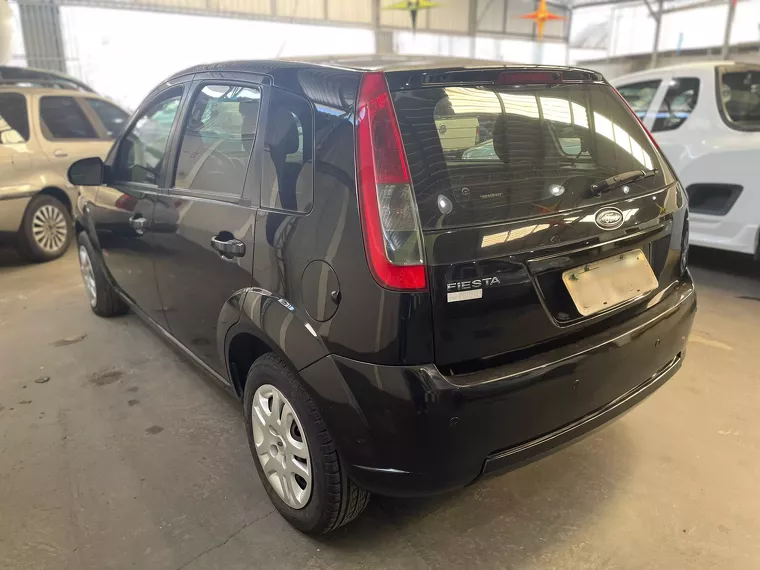 Ford Fiesta Preto 4