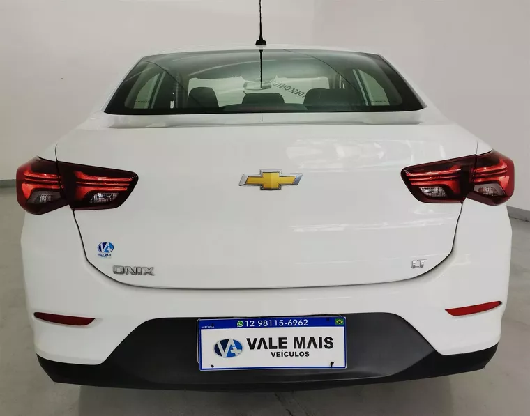 Chevrolet Onix Branco 10