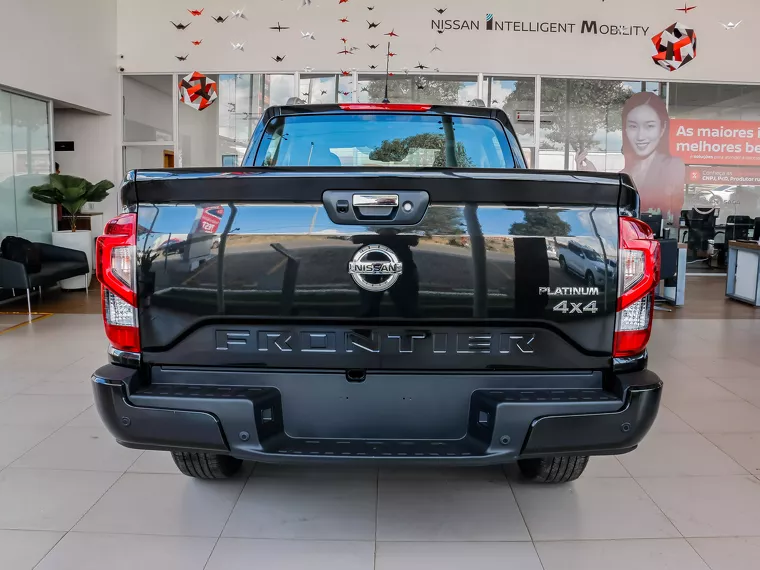 Nissan Frontier Preto 8