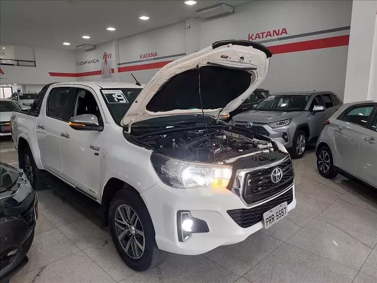 Toyota Hilux Branco 7