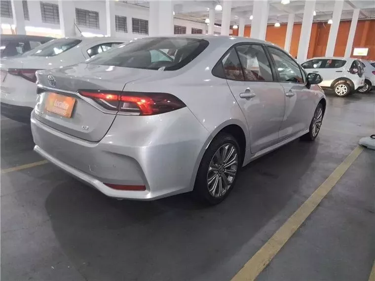 Toyota Corolla Prata 3