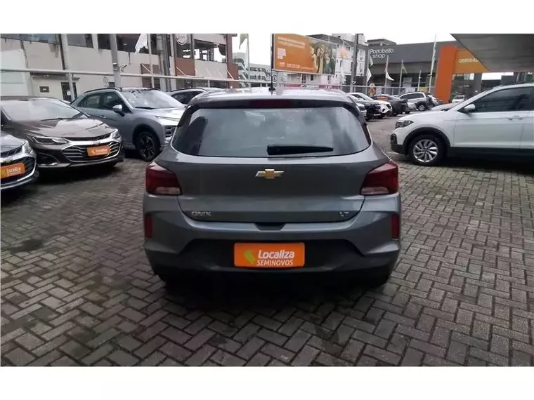 Chevrolet Onix Cinza 7