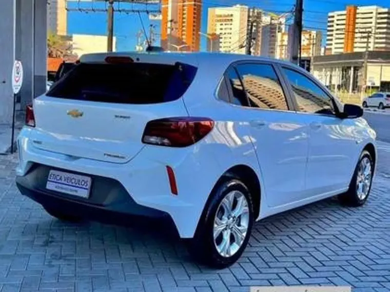 Chevrolet Onix Branco 5