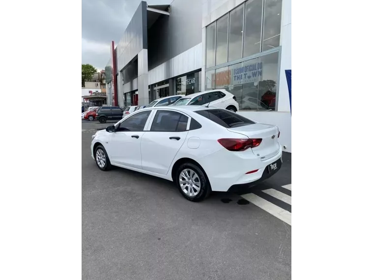 Chevrolet Onix Branco 8