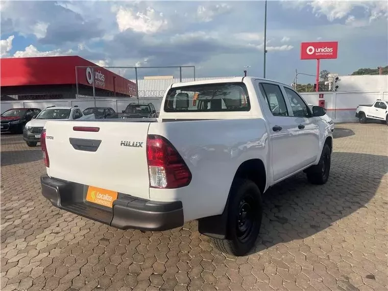 Toyota Hilux Branco 8