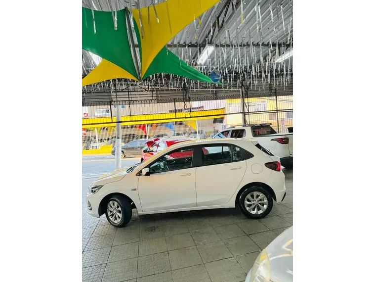 Chevrolet Onix Branco 9