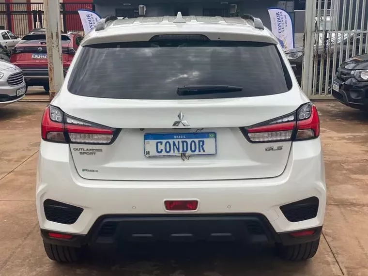 Mitsubishi Outlander Branco 15