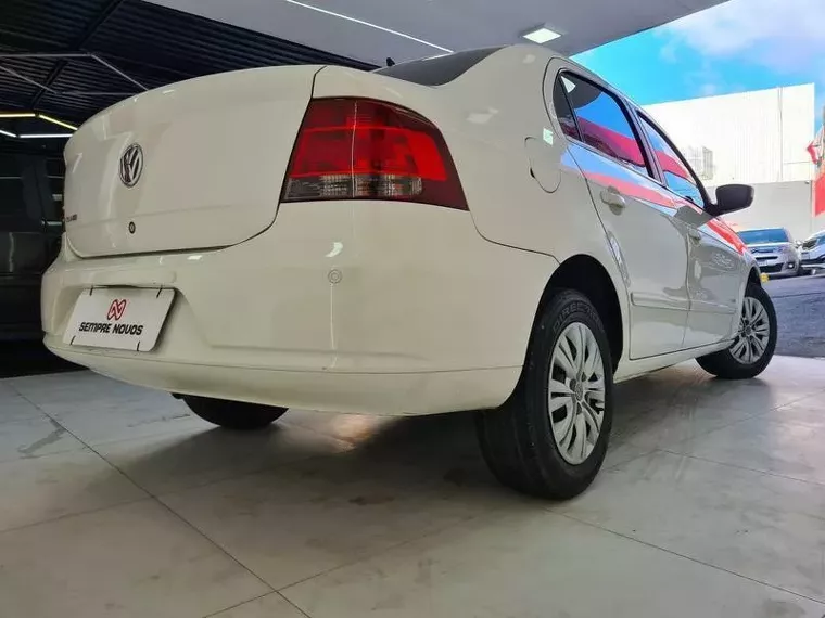 Volkswagen Voyage Branco 16