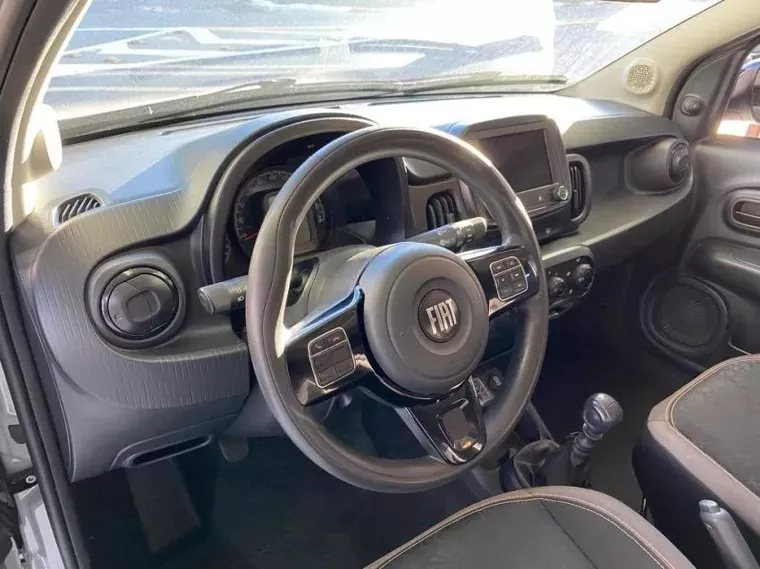 Fiat Mobi Cinza 10