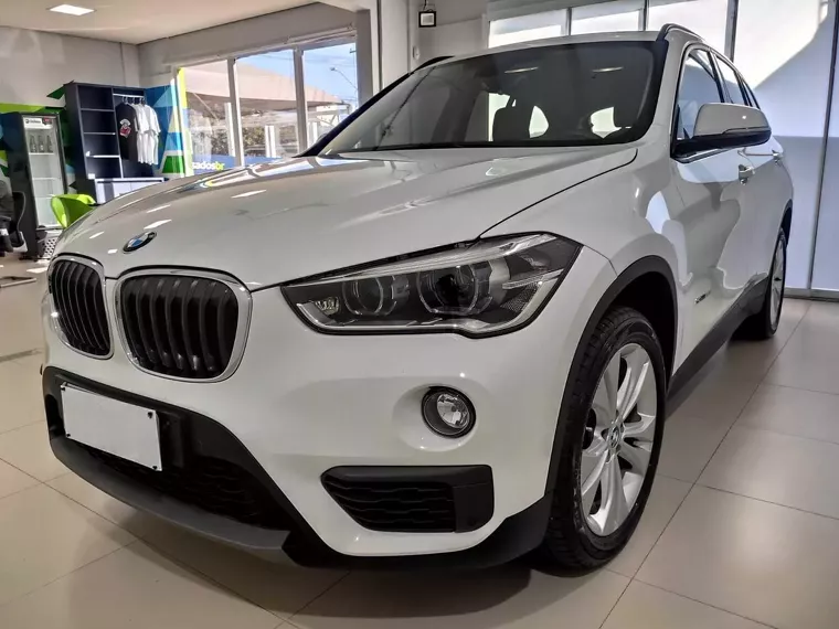 BMW X1 Branco 22