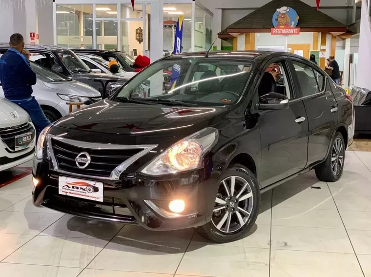 Nissan Versa Preto 1