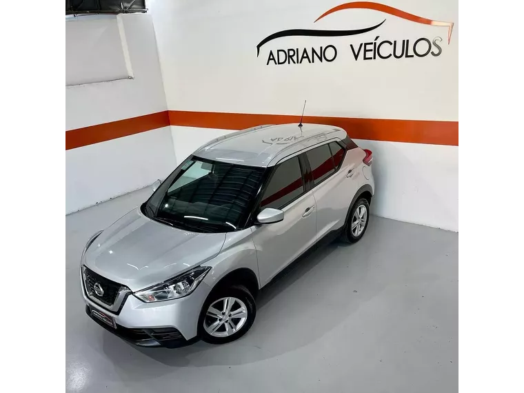 Nissan Kicks Prata 9