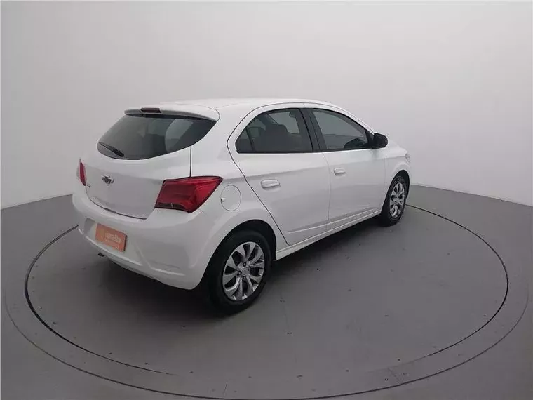 Chevrolet Onix Branco 14