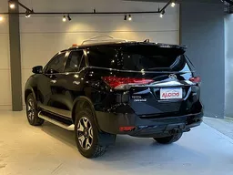 Toyota Hilux SW4