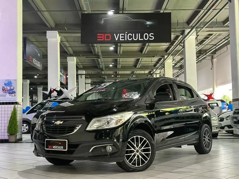 Chevrolet Onix Preto 14