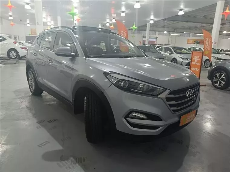 Hyundai Tucson Prata 4