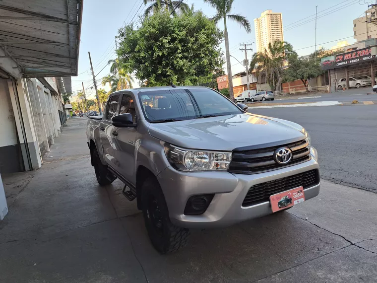 Toyota Hilux Prata 1