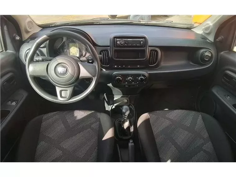 Fiat Mobi Prata 3