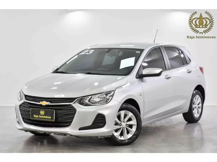 Chevrolet Onix Prata 3