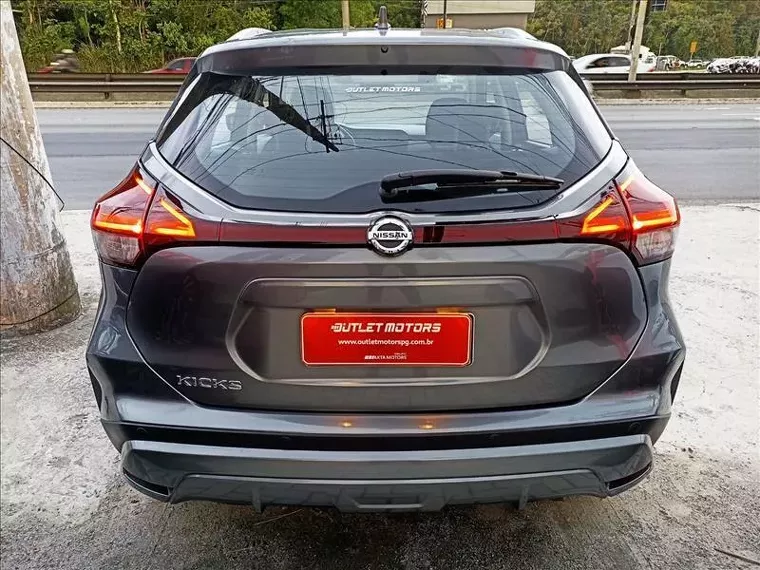 Nissan Kicks Cinza 2