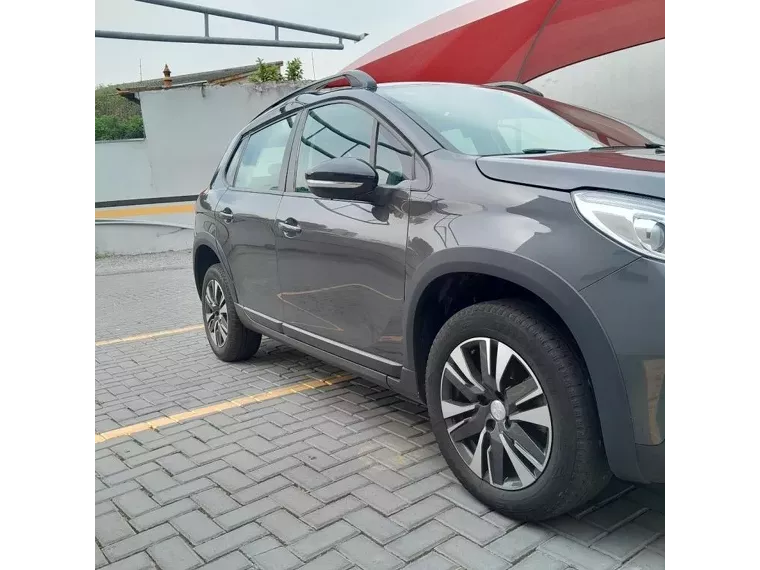 Peugeot 2008 Cinza 4