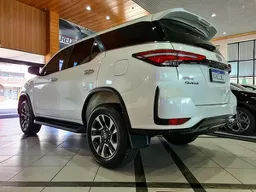 Toyota Hilux SW4