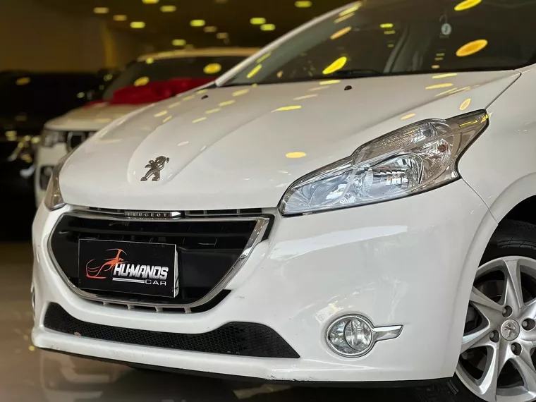 Peugeot 208 Branco 14